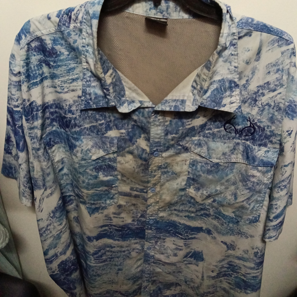 Realtree Blue Casual Button Down Shirt with Abstract Design